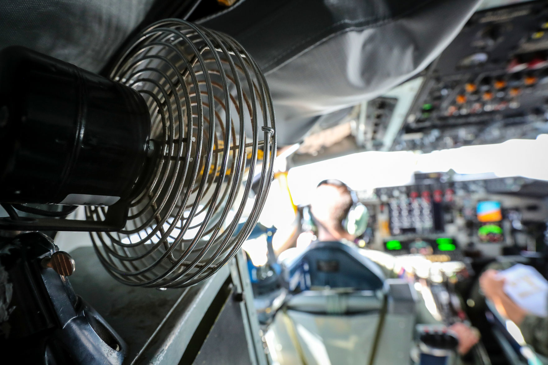 KC-135 refueling a B-1